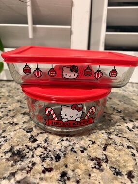 NWOB (2) Hello Kitty Pyrex containers